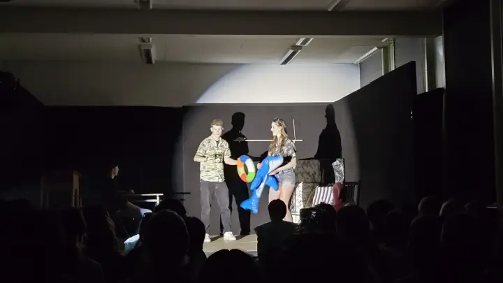 Szene aus dem Theaterstück Blue Line